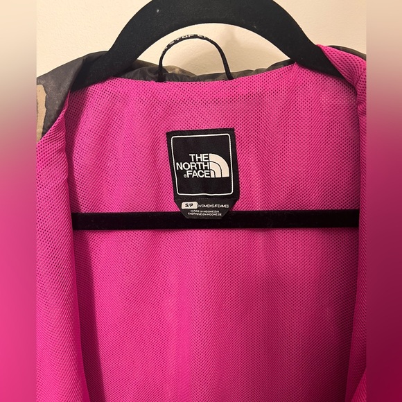 The North Face Army Green Hooded Windbreaker Outdoor Jacket Size S - Picture 3 of 5